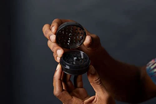 Yce Polycarbonate 2-Piece Herb & Spice Grinder With Storage Chamber (Black) 7 Yce Polycarbonate 2-Piece Herb & Spice Grinder With Storage Chamber (Black) - Image 5