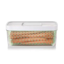 OXO Good Grips Little Salad & Herb Spinner & Good Grips GreenSaver Produce Keeper - Large -KitchenAid Shop 4185qYn4DmL