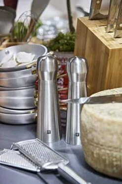 ZWILLING ツヴィリングJ.A.ヘンケルス J.A. Henckels Spice Pepper Mill, Sliver -KitchenAid Shop 41CCnT4ceBL