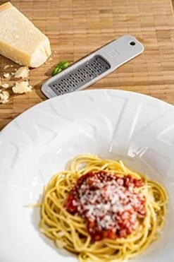 ツヴィリングJ.A.ヘンケルス(Zwilling J.A. Henckels) Z-Cut Cheese Grater, Grey (grey Marl) -KitchenAid Shop 41U7noF0BUL