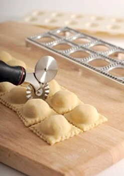 Grip-EZ Pastry/Ravioli Wheel, Black -KitchenAid Shop 41eux3F1c3L