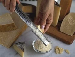 Microplane Classic Zester Grater, Black -KitchenAid Shop 41kqEqFW2oL