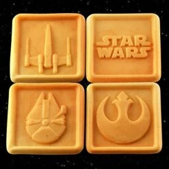 STAR WARS Tar Wars 4-Waffle Maker, Black -KitchenAid Shop 51ELUzexH6L