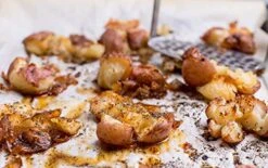 High Quality Stainless Steel Potato Masher With Broad And Ergonomic Horizontal Handle – Fine-grid Mashing Plate For Smooth Mashed Potatoes, Vegetables And Fruits -KitchenAid Shop 51HnFJyvTqL