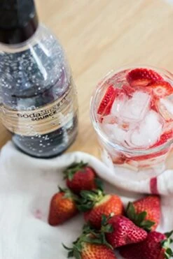 SodaStream Sparkling Water Machines Bottles 1 Twin Pack, 2 X 1 Litre, Black 13 SodaStream Sparkling Water Machines Bottles 1 Twin Pack, 2 X 1 Litre, Black -KitchenAid Shop 51QouKR4PTL