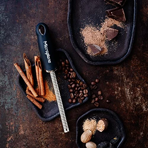 Microplane Premium Classic Spice Grater - Black 4 Microplane Premium Classic Spice Grater - Black - Image 2