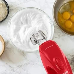 Vente Portable Electric Hand Mixer 5 Speed Mixing, 150W Powerful Blender For Baking & Cooking With 2 Stainless Steel Chrome Beater Attachments & Snap Clear Case Compact Easy Storage, Red HM161R -KitchenAid Shop 51eR1Y9P9uL