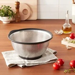 KitchenAid Gourmet Stainless Steel Colander, 5-Quart, Black -KitchenAid Shop 51ru42in9QL