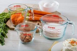 Pyrex 3 Piece Glass Measuring Cup Set, Includes 1-Cup, 2-Cup, And 4-Cup Tempered Glass Liquid Measuring Cups, Dishwasher, Freezer, Microwave, And Preheated Oven Safe, Essential Kitchen Tools -KitchenAid Shop 51uzVUTa20L