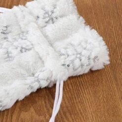 Christmas Wine Bottle Cover Plush Sequined Snowflake Wine Bottle Cover Bags Champagne Holder Christmas Kitchen Table Centerpiece Ornaments Xmas Gift Decoration -KitchenAid Shop 51vJxAMomiL